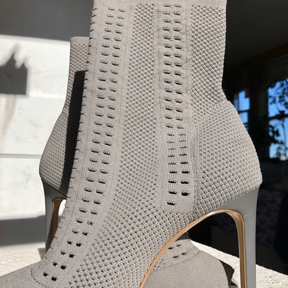 CHARLES DAVID Grey Mesh Bootie Sz 8